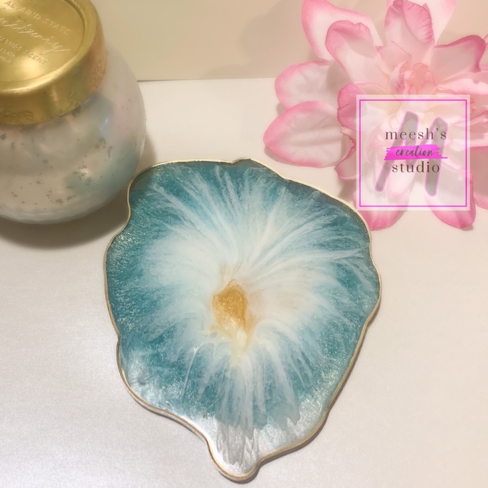 ⭐️ Single Turquoise & White Resin Coaster ⭐️